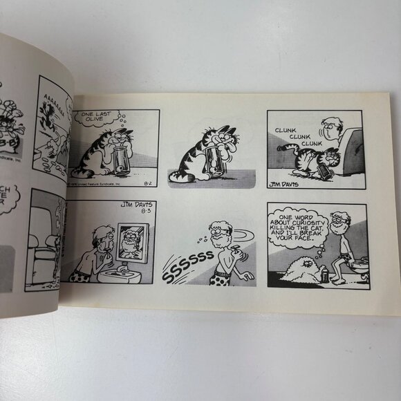 Garfield At Large His First Book Jim Davis March 1980 1st Edition Cartoon Comic - Picture 10 of 11